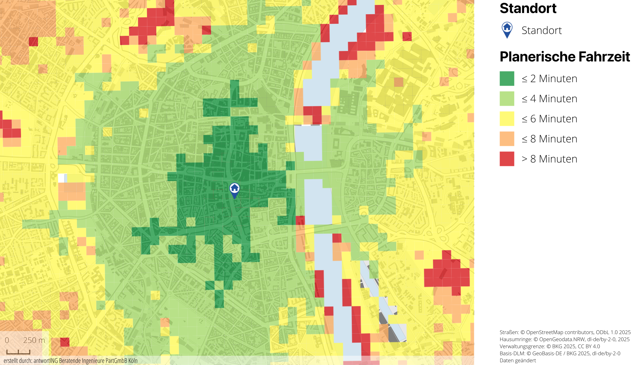 GIS-Karte einer Innenstadt mit farbig abgestufter planerischer Fahrzeit ab einem Feuerwehrstandort: Grün zeigt Gebiete bis 2 und 4 Minuten, Gelb bis 6 Minuten, Orange bis 8 Minuten, Rot mehr als 8 Minuten Fahrzeit.