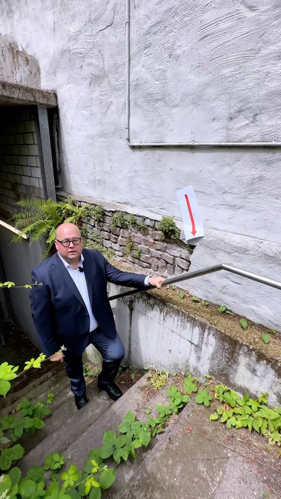 Ein Riss im Feuerwehrhaus. Der falsche Fokus. Verwaltung plant Fachbereich für Fachbereich.