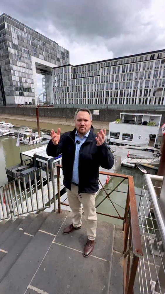 Hamstert ihr schon Kloapapier? Der Rhein ist kein Fotomotiv. Er ist Kritische Infrastruktur.