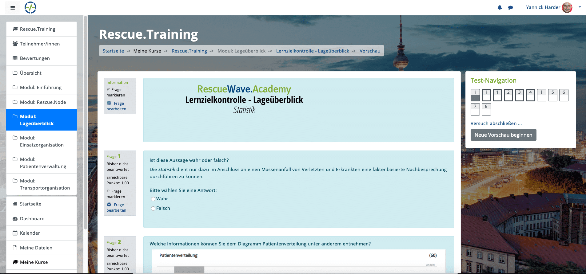 Screenshot der Online-Lernplattform RescueWave.Academy (Rescue.Training) mit Kursnavigation am linken Rand und einer Lernzielkontrolle „Lageüberblick“ im Hauptbereich.